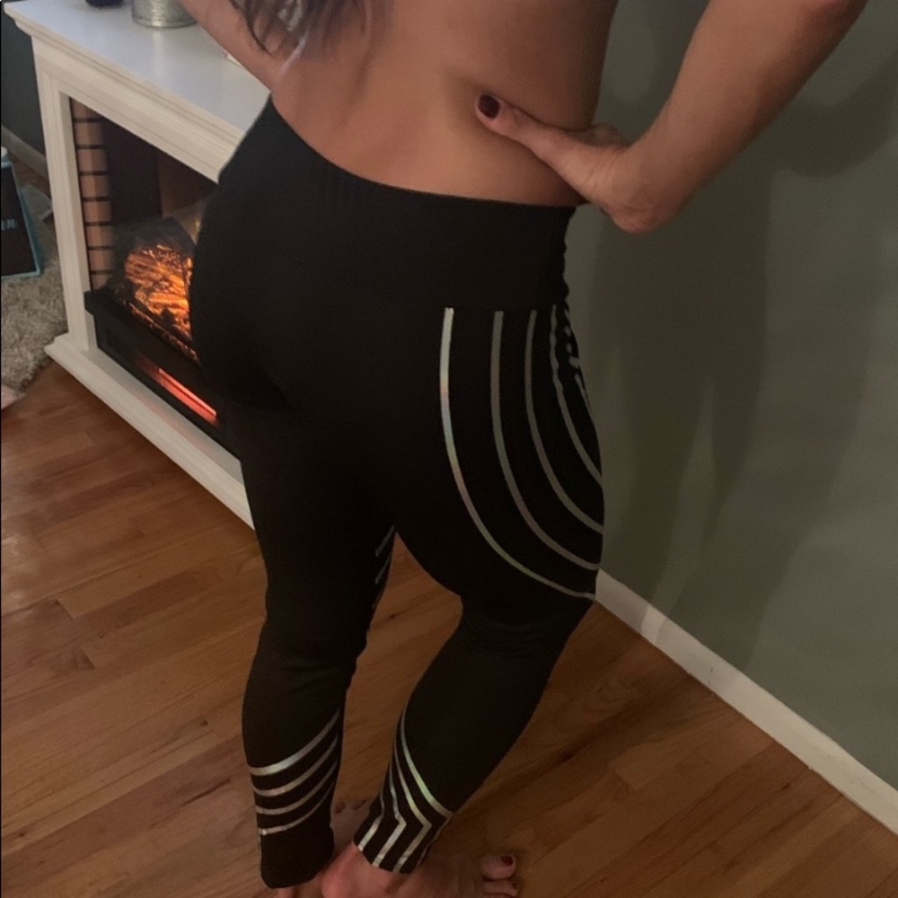 2 pair leggings included in this bundle! Brand New!